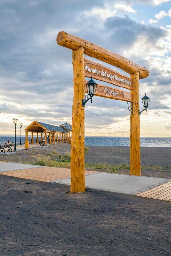Casa Costanera Lago Buenos Aires, Los Antiguos Extérieur photo